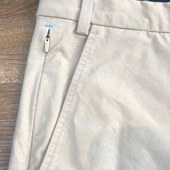 Vineyard Vines On The Go Tan Flat Front Shorts Sz 46B - Picture 11 of 11